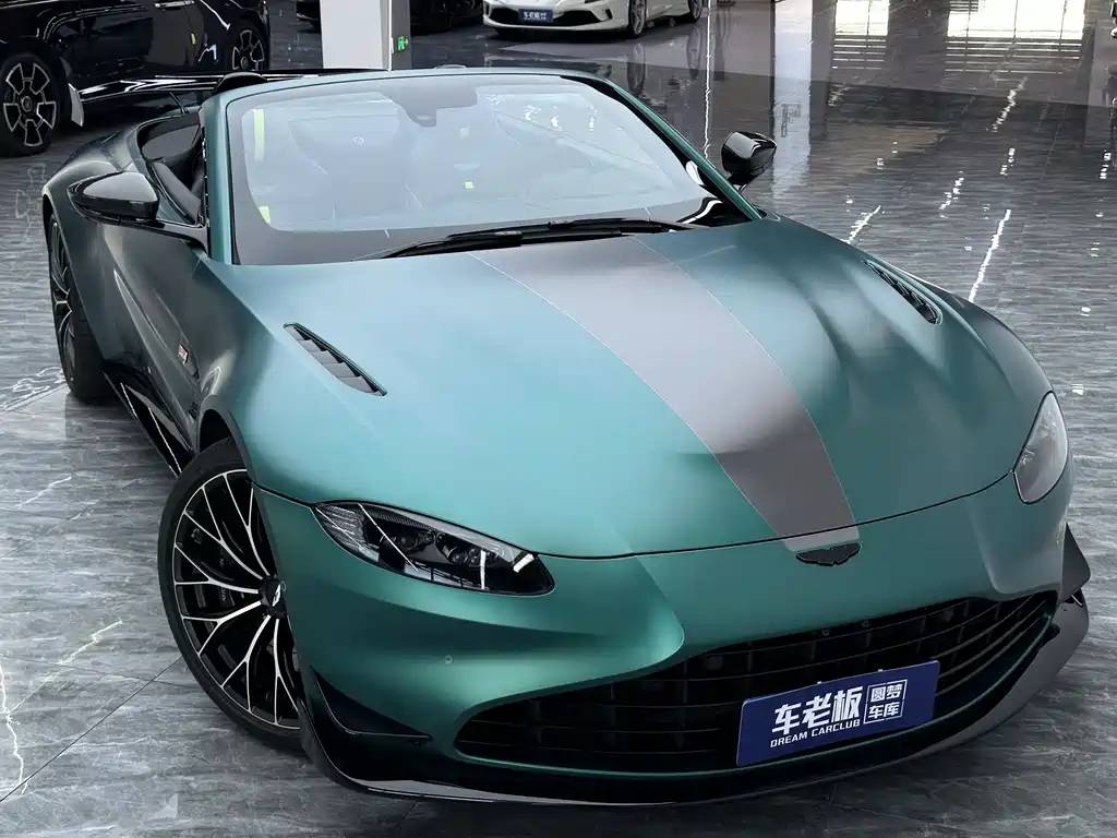 Aston Martin V8 Vantage 2022 — фото 13