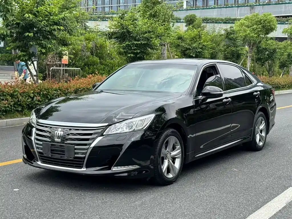 Toyota Crown 2016
