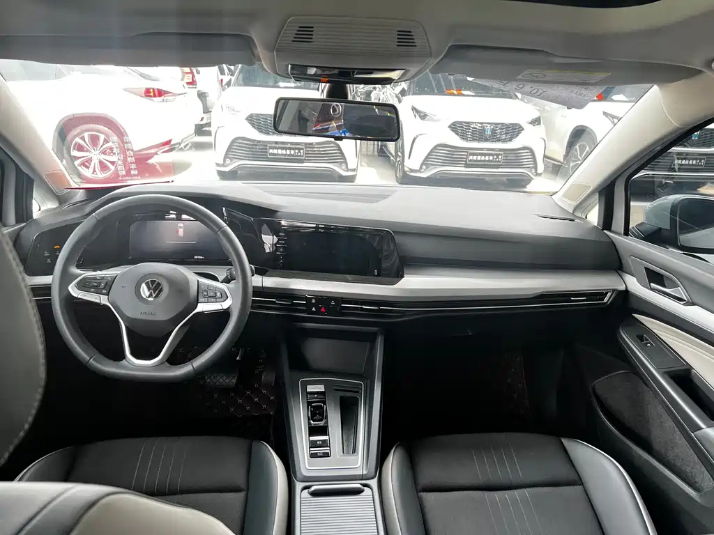 Volkswagen Golf 2023