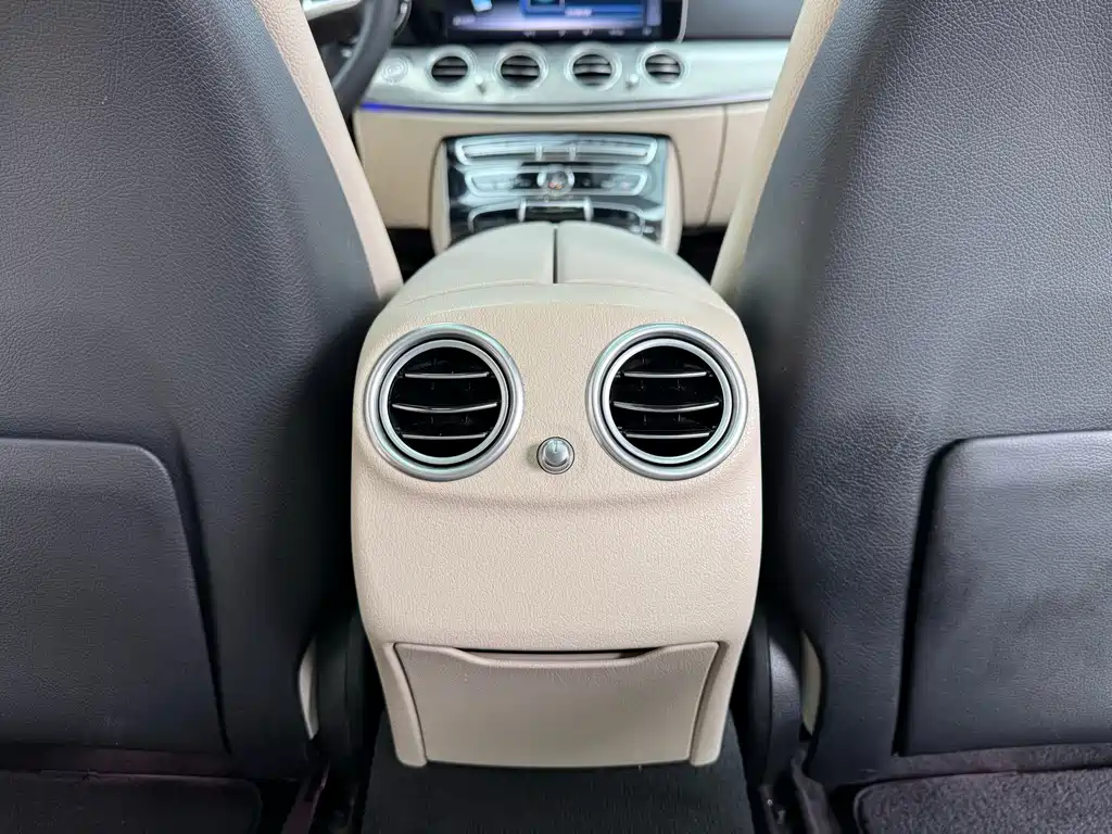 Mercedes-Benz E-Class 2017 — фото 20