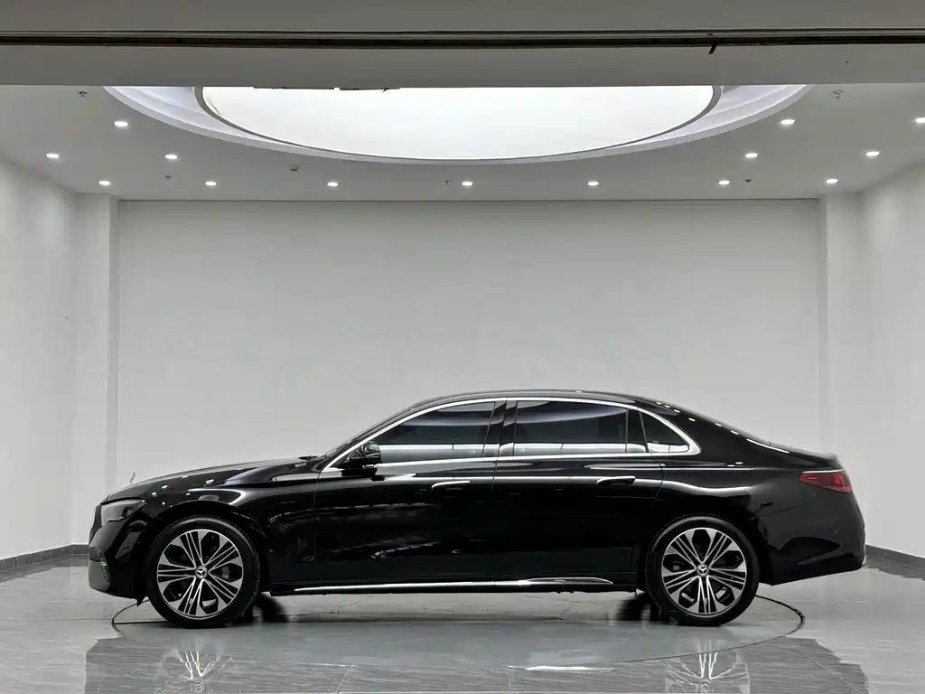 Mercedes-Benz E-Class 2025 — фото 5