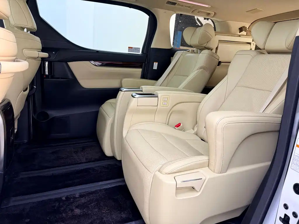Toyota Alphard 2018 — фото 9