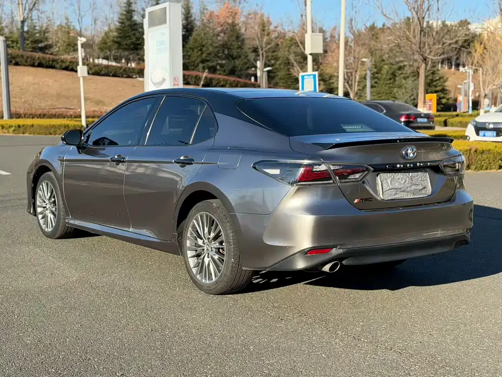Toyota Camry 2019 — фото 3