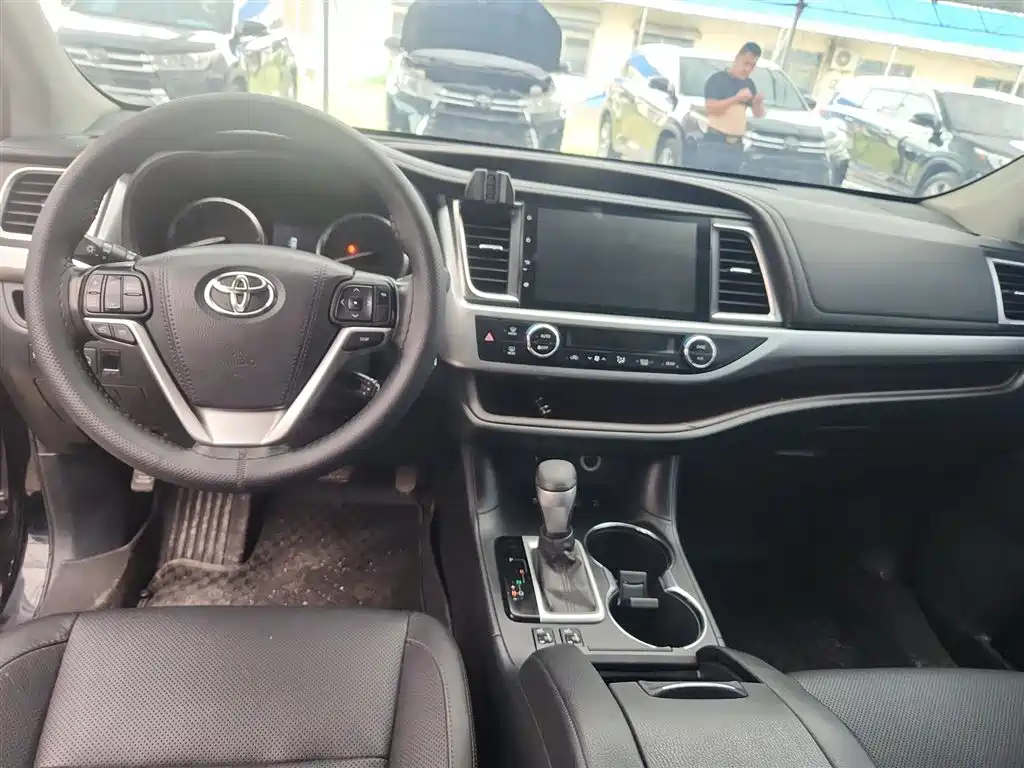 Toyota Highlander 2016 — фото 15
