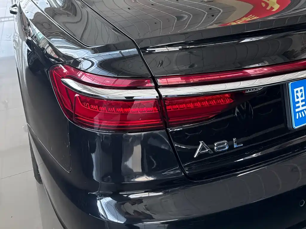 Audi A8 2023 — фото 5