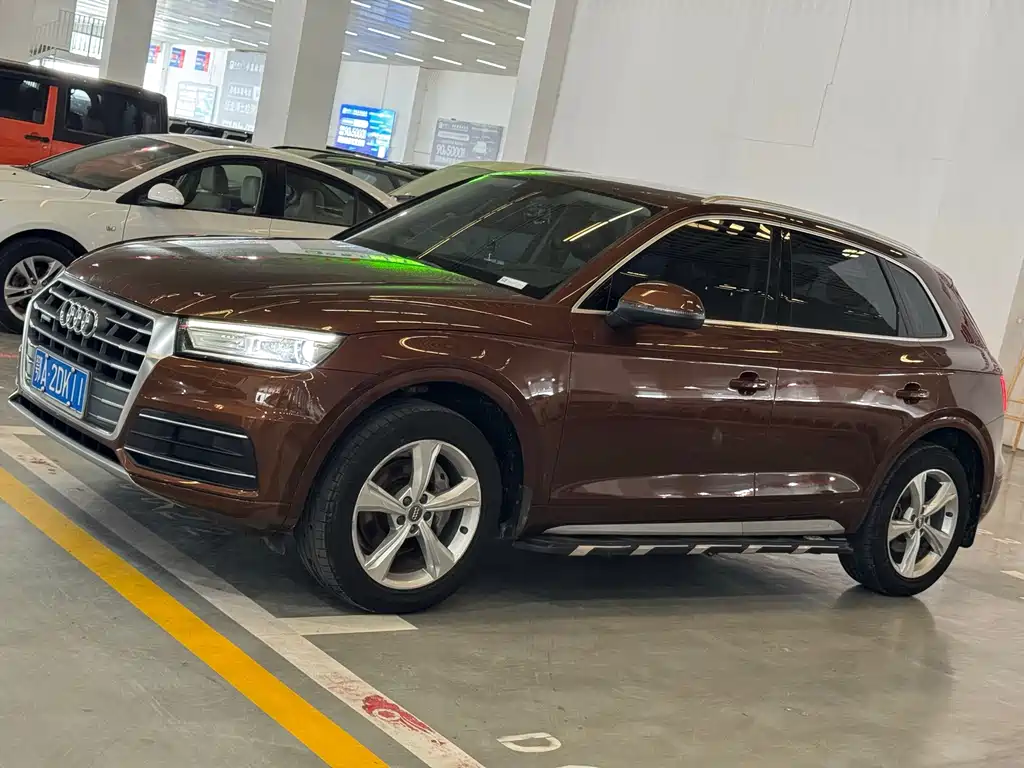 Audi Q5L 2019 — фото 1