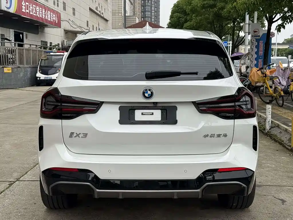 BMW iX3 2023 — фото 15