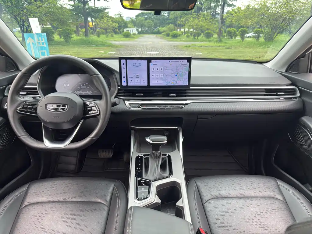 Geely Emgrand 2024