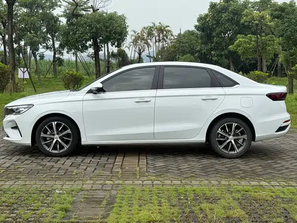 Geely Emgrand 2024