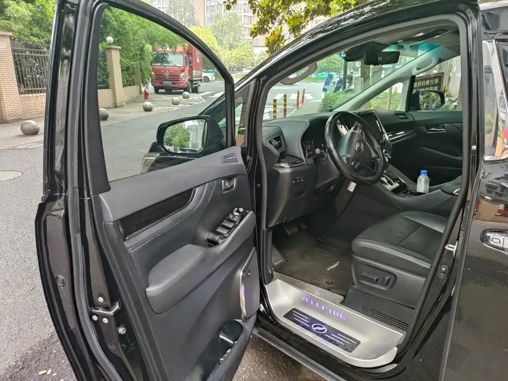 Toyota Vellfire 2022 — фото 2