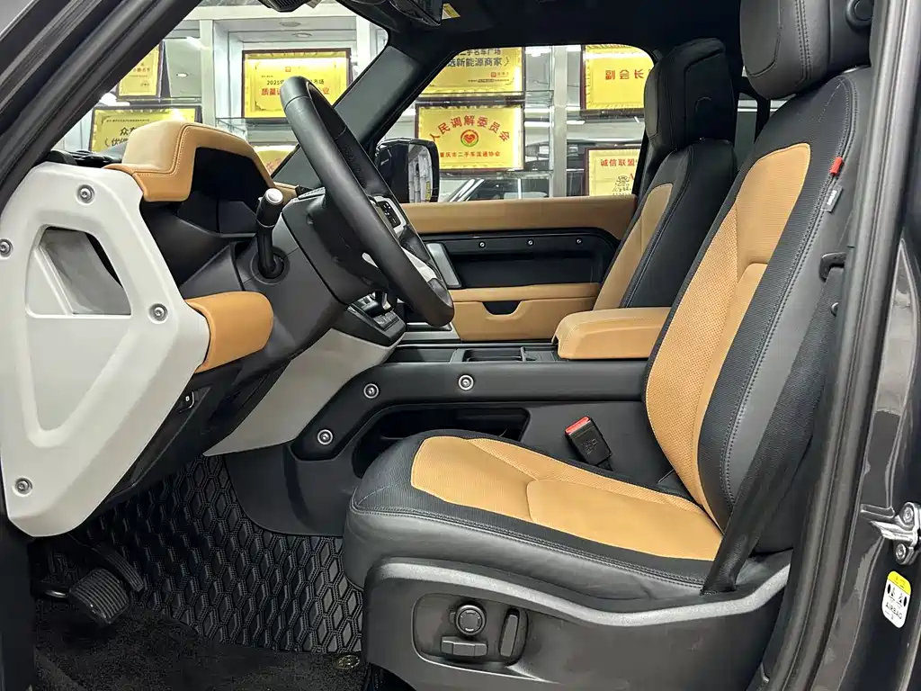 Land Rover Defender 2024 — фото 11