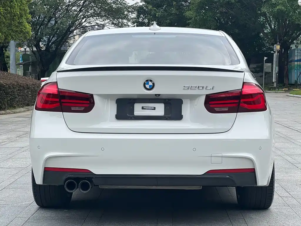 BMW 3 Series 2018 — фото 23