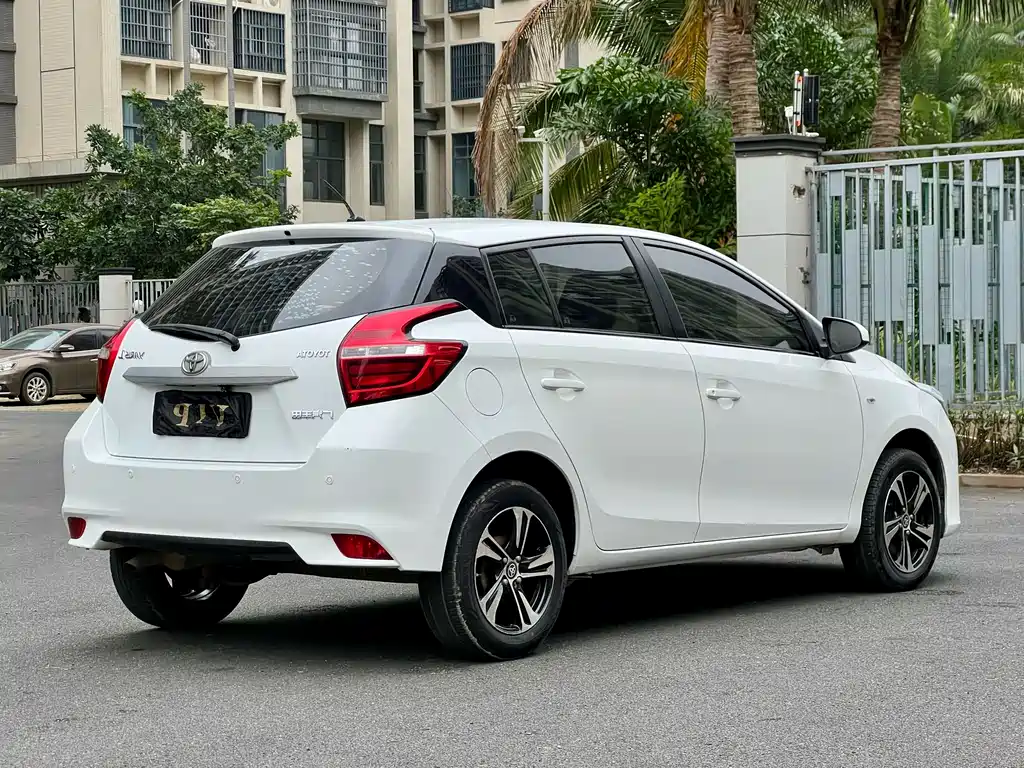 Toyota Yaris L 2020 — фото 18