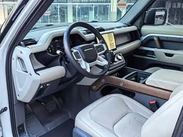 Land Rover Defender 2022