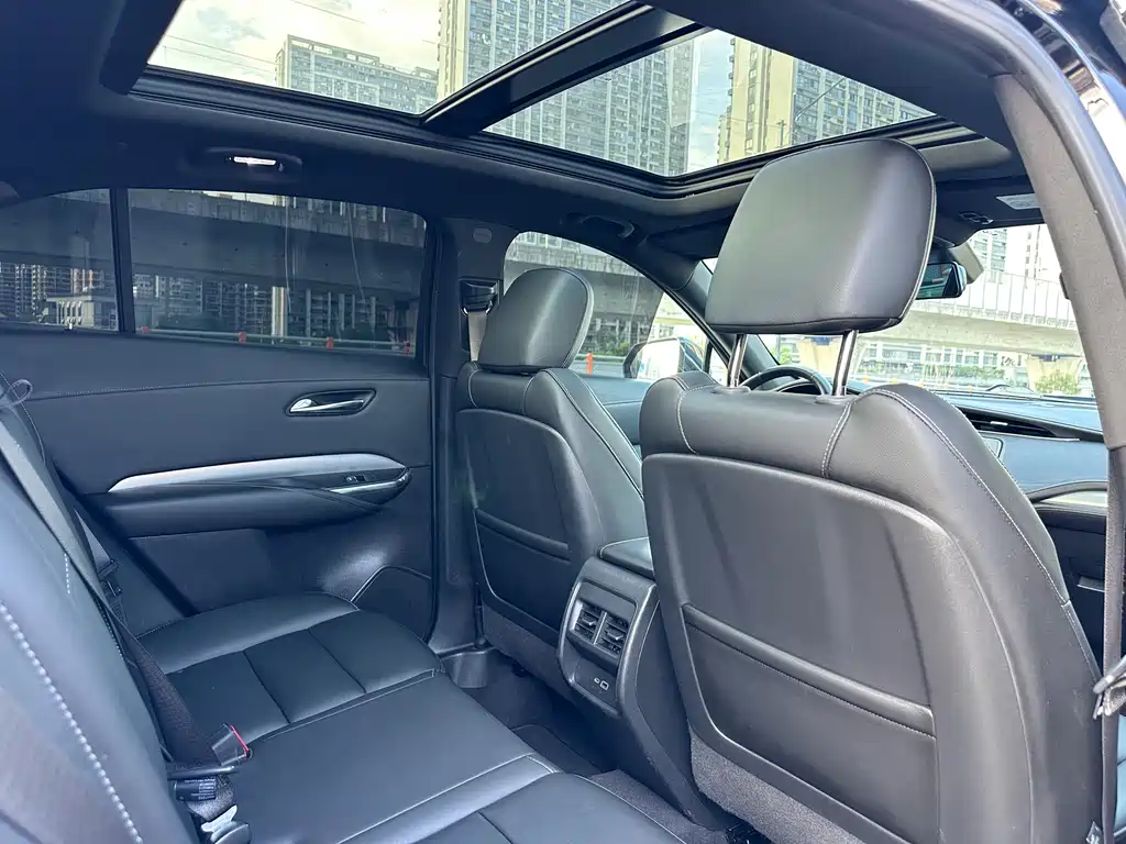 Cadillac XT4 2019 — фото 10