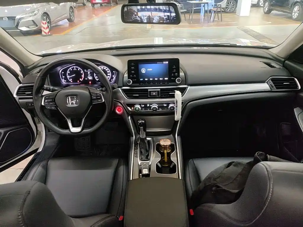 Honda Accord 2020 — фото 10