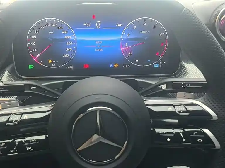 Mercedes-Benz C-Class 2025 — фото 10