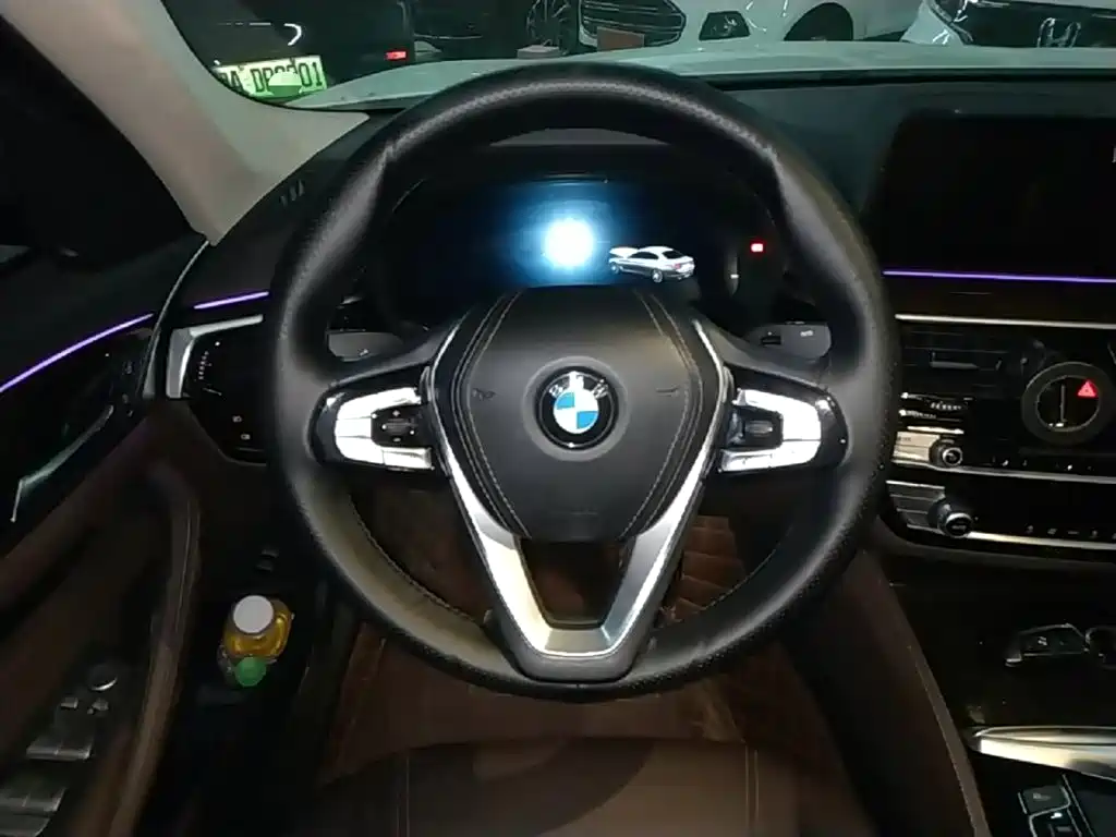 BMW 5 Series 2019 — фото 11