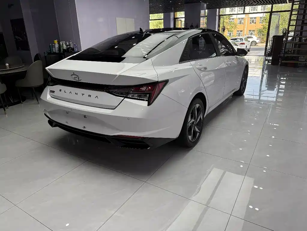 Hyundai Elantra 2021