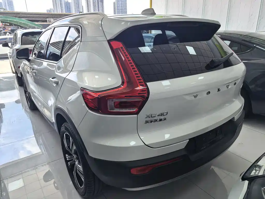 Volvo XC40 2021 — фото 3