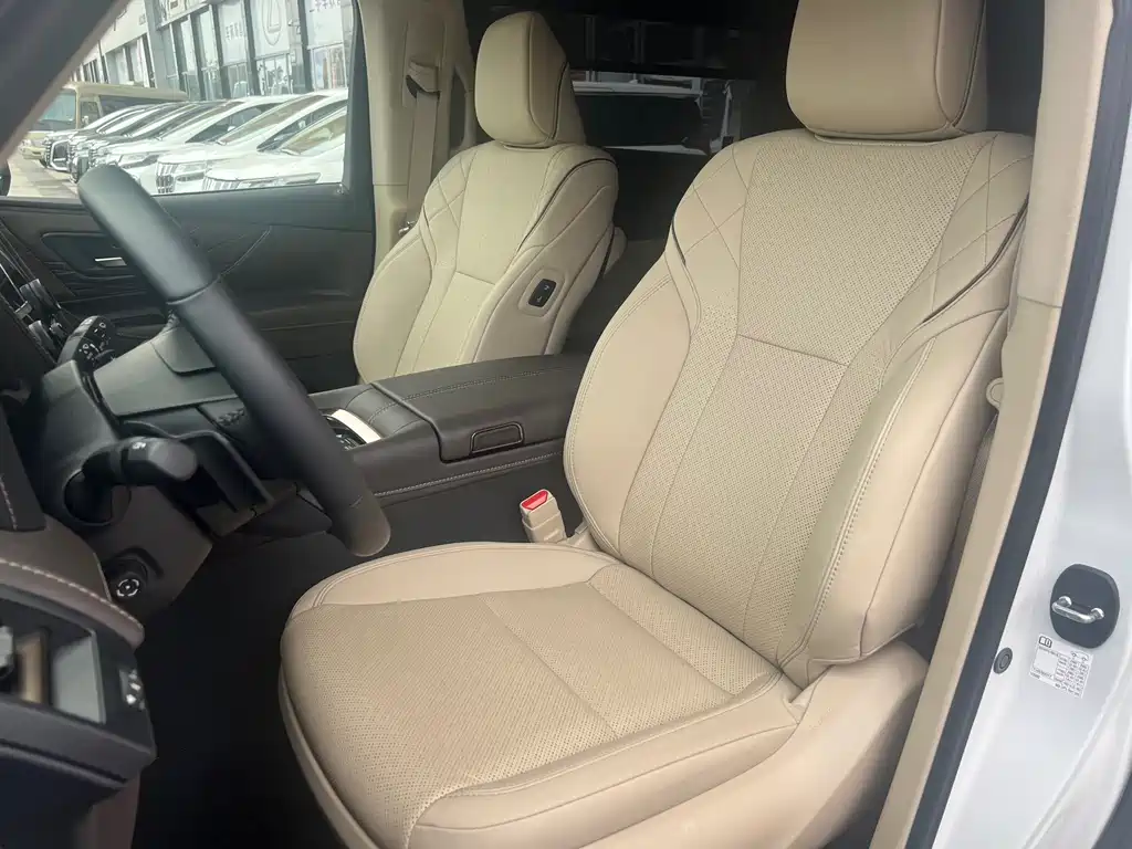 Toyota Alphard — фото 8