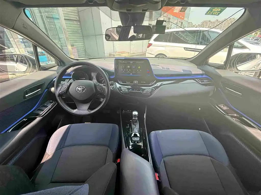 Toyota C-HR 2020 — фото 14