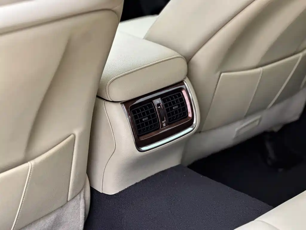 Toyota Crown 2017 — фото 10