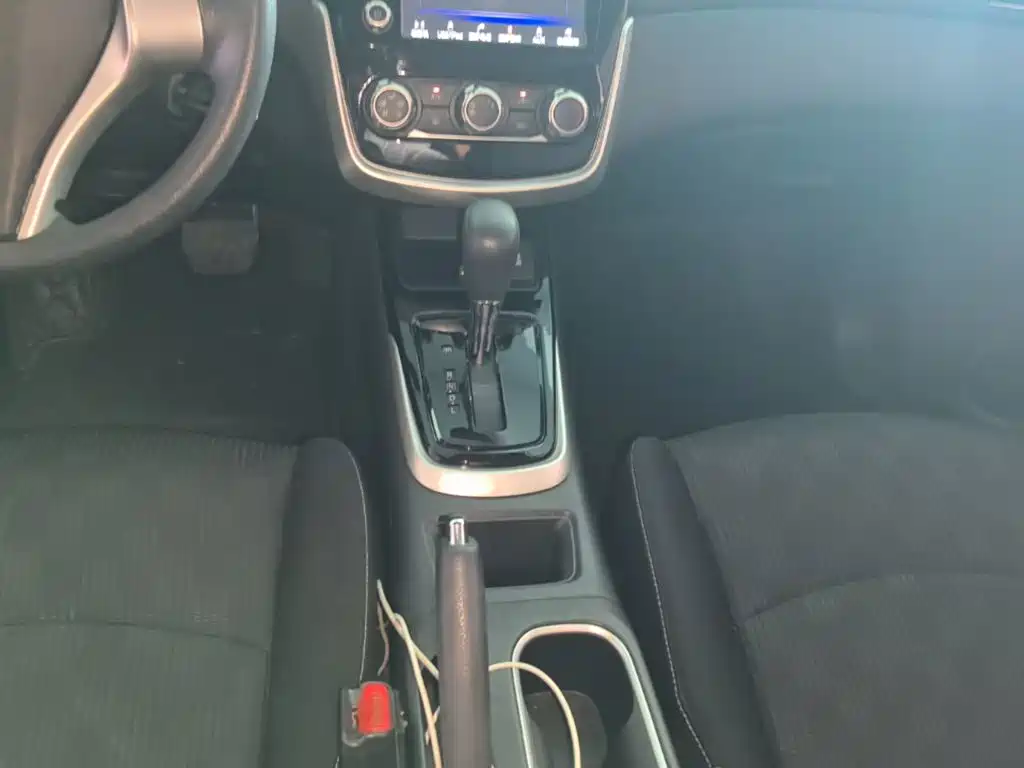 Nissan Tiida 2017 — фото 14