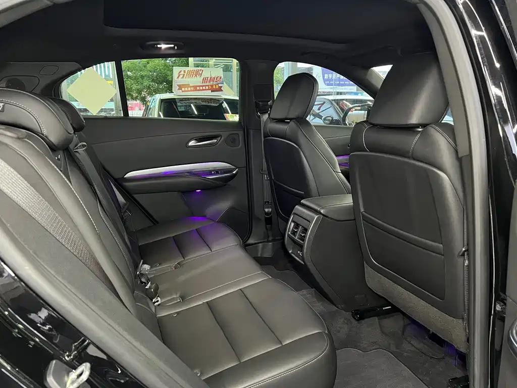 Cadillac XT4 2023 — фото 11