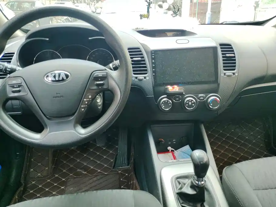 Kia K3 2015 — фото 12
