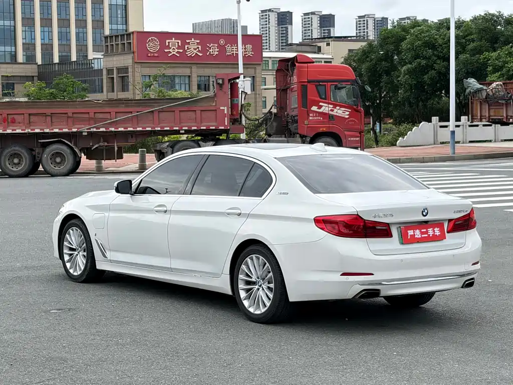 BMW 5 Series New Energy 2019 — фото 7