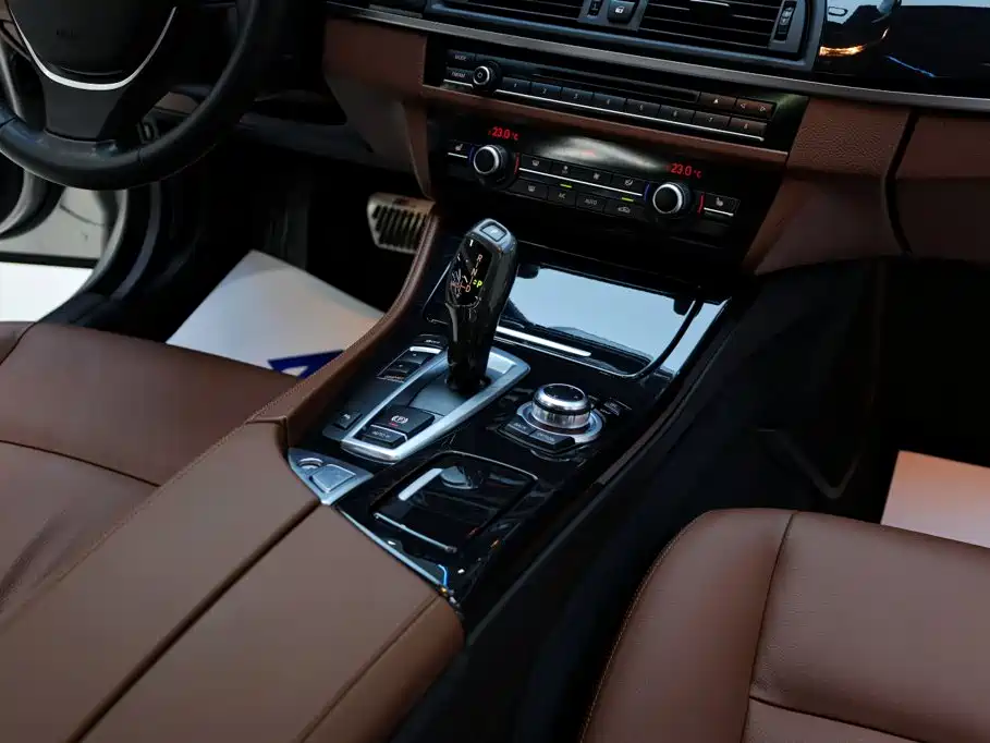 BMW 5 Series 2016 — фото 21
