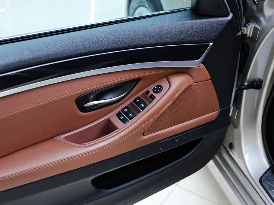 BMW 5 Series 2016 — фото 17