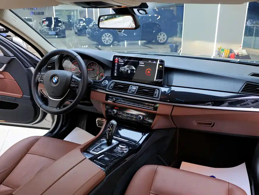 BMW 5 Series 2016 — фото 19