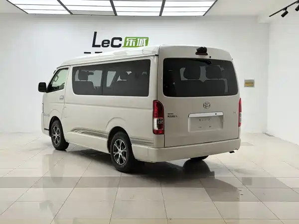 Toyota HIACE 2014