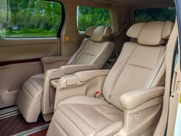Toyota Alphard 2010