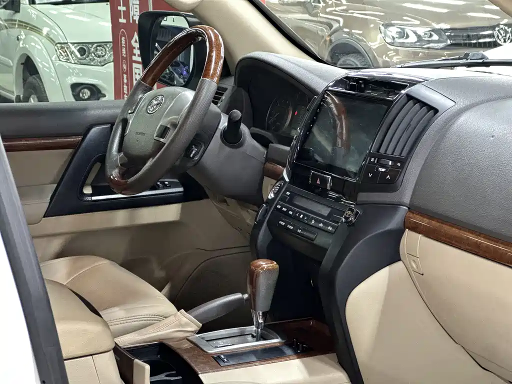 Toyota Land Cruiser 2016 — фото 13