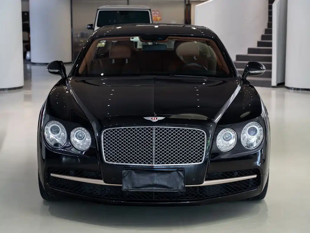 Bentley Flying Spur 2018 — фото 2
