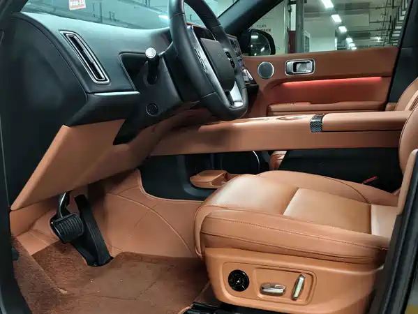 Li Auto L6 2025