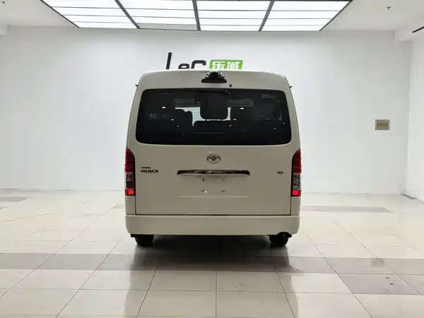 Toyota HIACE 2014