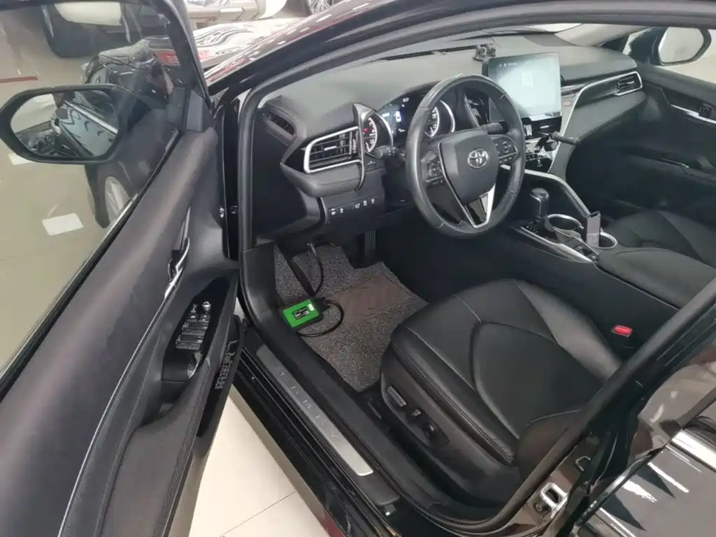 Toyota Camry 2023 — фото 16