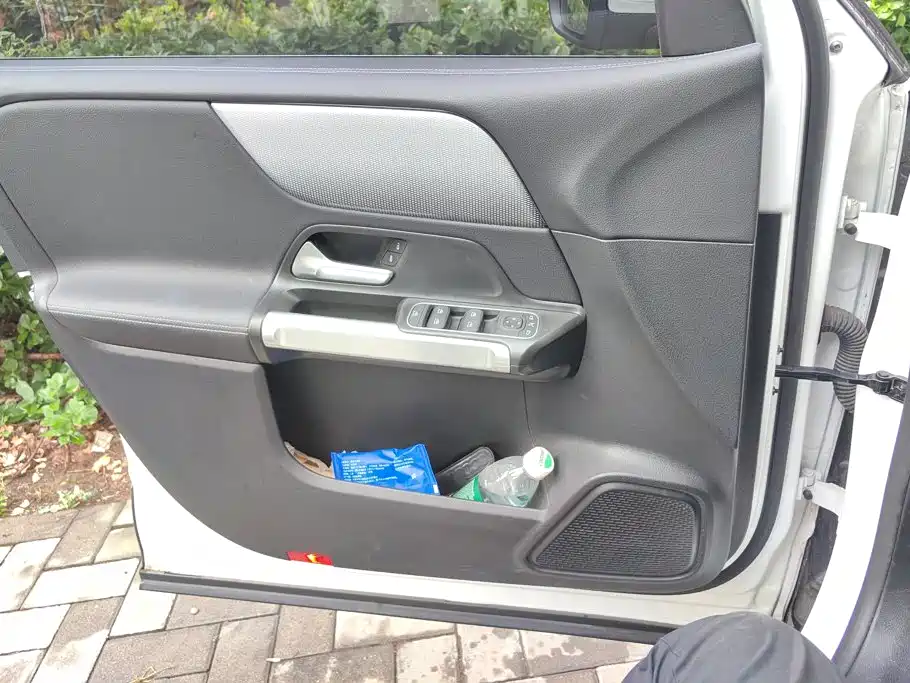 Mercedes-Benz GLB 2023