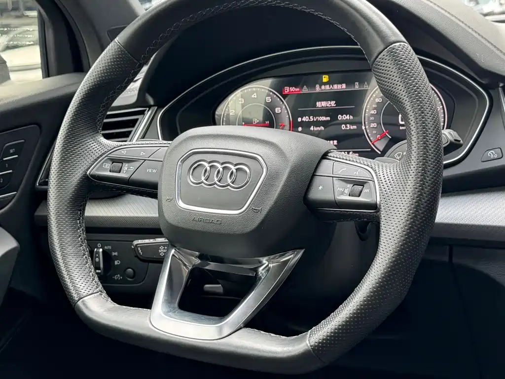 Audi Q5L Sportback 2023 — фото 13