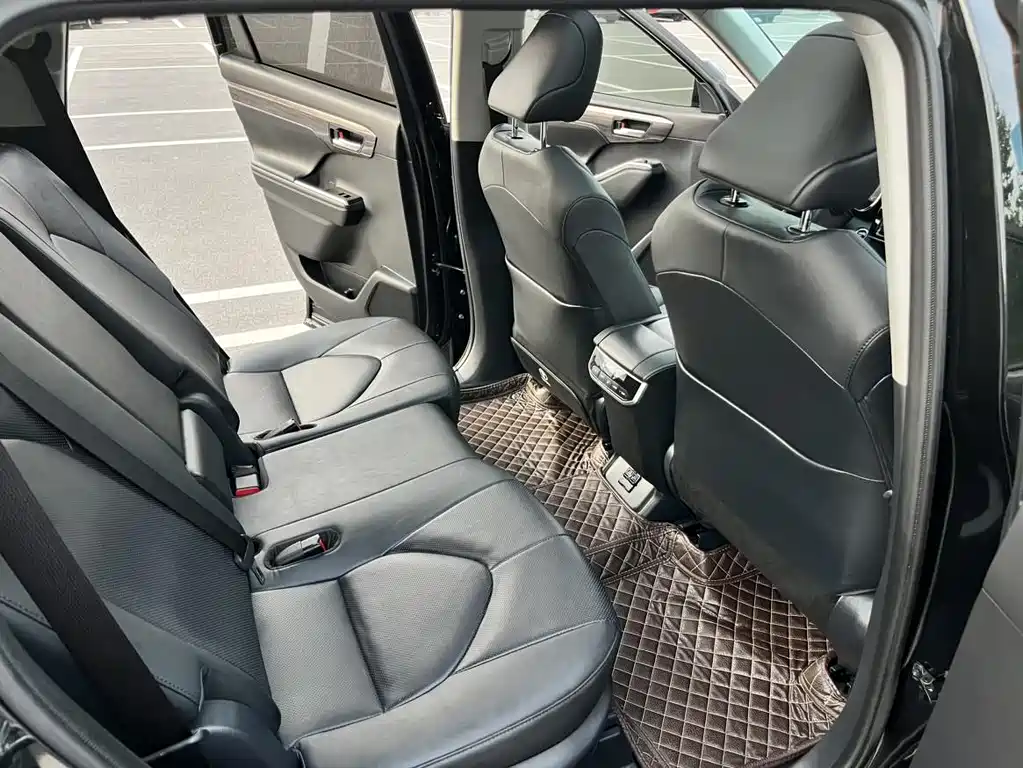 Toyota Highlander 2024 — фото 14