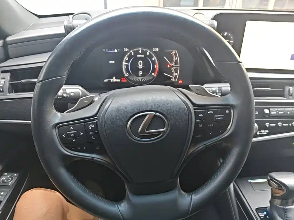 Lexus ES 2023 — фото 11