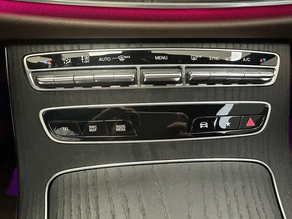 Mercedes-Benz E-Class 2022 — фото 16