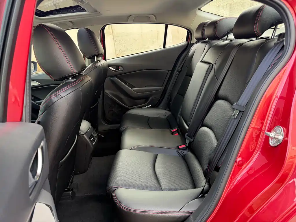 Mazda 3 Axela 2018 — фото 13