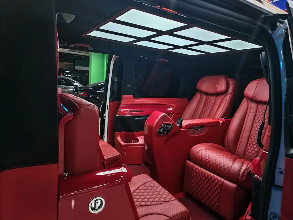 Mercedes-Benz V-Class 2018 — фото 20