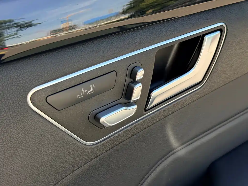 Mercedes-Benz E-Class 2015 — фото 17