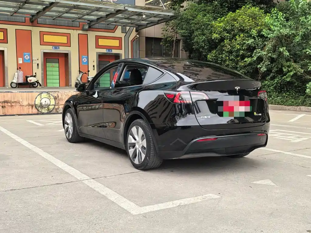 Tesla Model Y 2023 — фото 15